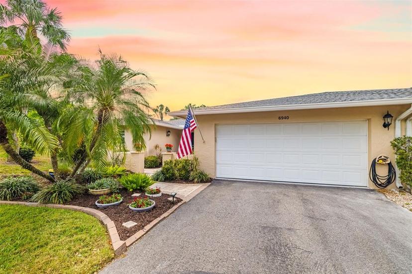 Picture of 6940 W Country Club Drive N Unit V-77, Sarasota FL 34243