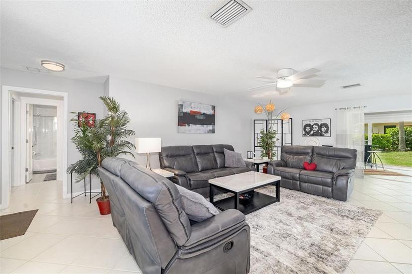Picture of 6940 W Country Club Drive N Unit V-77, Sarasota FL 34243