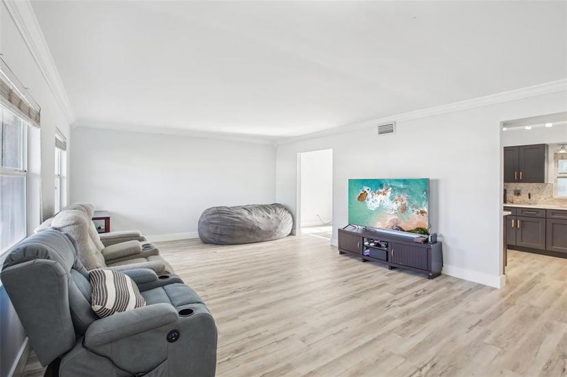 Picture of 8439 Boxwood Drive, Tampa FL 33615
