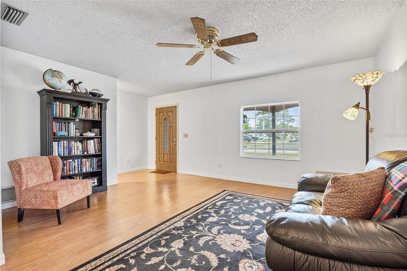 Picture of 7234 Riverwood Boulevard, Tampa FL 33615