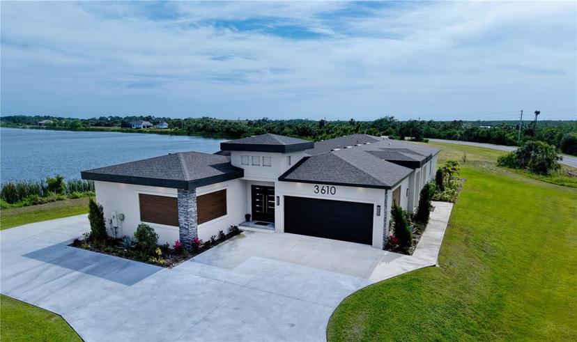 Picture of 3610 Gulf City Road, Ruskin FL 33570