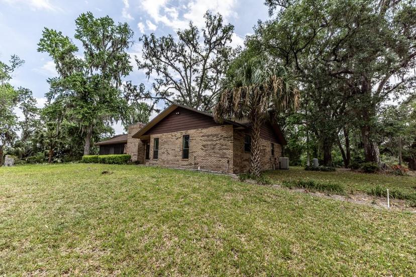 Picture of 12196 NE 4Th Place, Oxford FL 34484