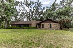 Picture of 12196 NE 4Th Place, Oxford, FL 34484