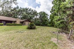 Picture of 12196 NE 4Th Place, Oxford, FL 34484