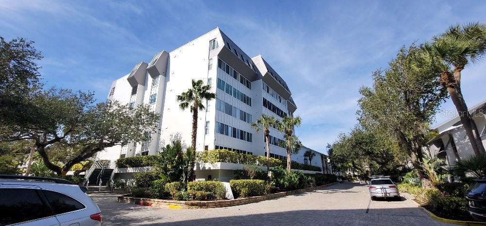 Picture of 1255 E Peppertree Drive Unit 506, Sarasota, FL 34242