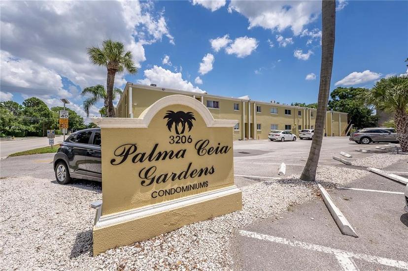 Picture of 3206 W Azeele Street Unit 226, Tampa FL 33609