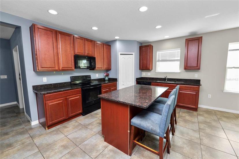 Picture of 3320 Lynrock Avenue, Dundee FL 33838