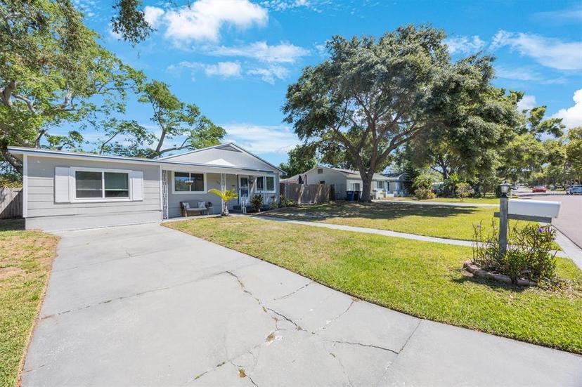 Picture of 1422 Pinebrook Drive, Clearwater FL 33755