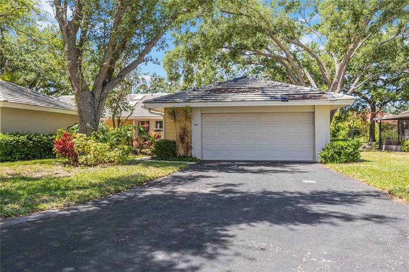Picture of 269 Southampton Drive Unit 303, Venice FL 34293