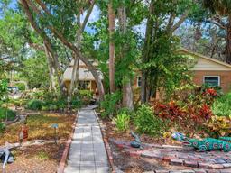 Picture of 402 S Barbara Lane, Tampa, FL 33609