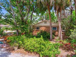 Picture of 402 S Barbara Lane, Tampa, FL 33609