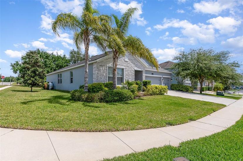 Picture of 5871 Alenlon Way, Mount Dora FL 32757