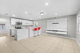 Picture of 817 E 145Th Avenue, Tampa, FL 33613