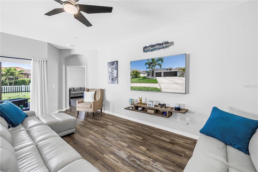 Picture of 511 York Dale Drive, Ruskin FL 33570
