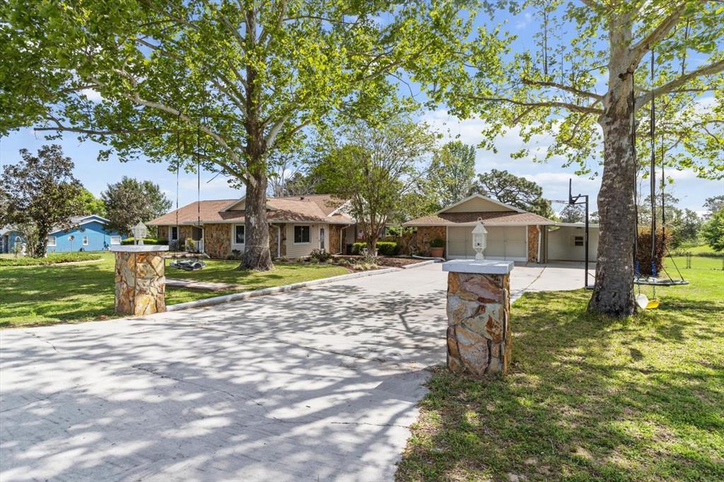 Picture of 8921 S Thoroughbred Point, Inverness, FL 34452