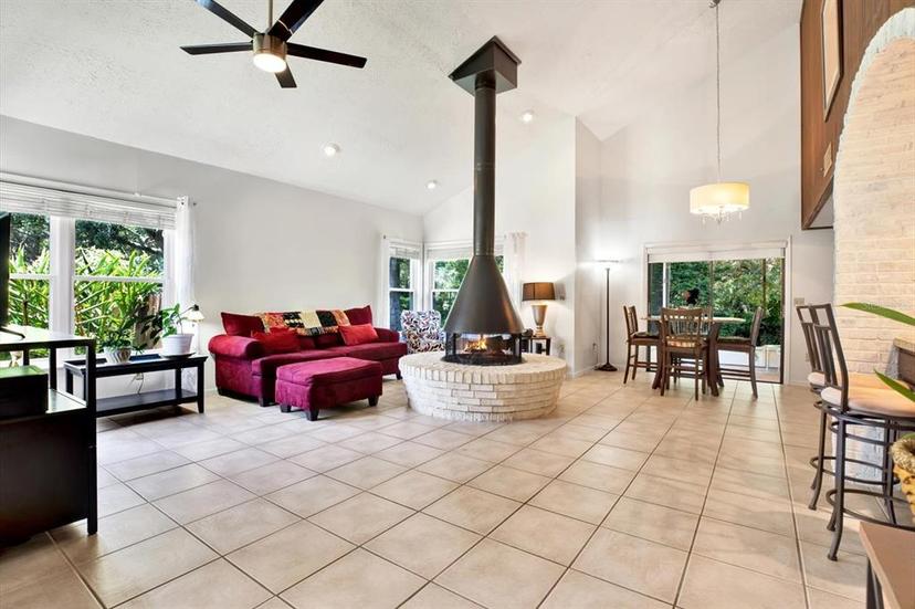 Picture of 13902 Bardmoor Place Unit B, Tampa FL 33618