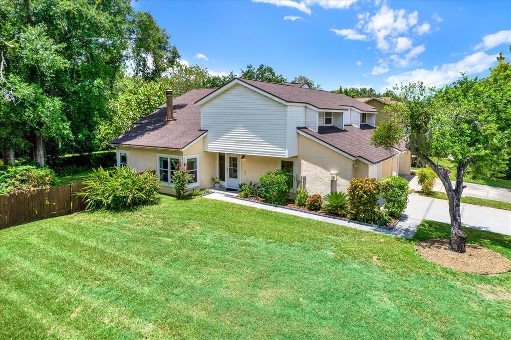 Picture of 13902 Bardmoor Place Unit B, Tampa, FL 33618