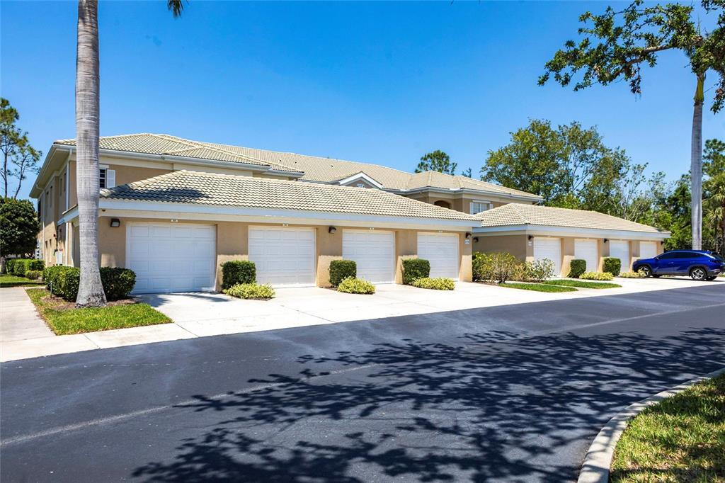 Picture of 6334 Grand Oak Circle Unit 202, Bradenton, FL 34203