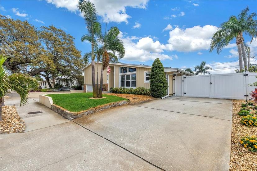 Picture of 6630 Gulfport Boulevard S, South Pasadena FL 33707