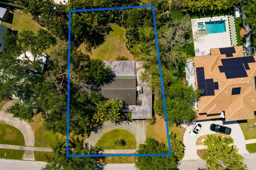 Picture of 459 Bayview Drive Ne, St Petersburg FL 33704