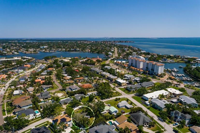 Picture of 459 Bayview Drive Ne, St Petersburg FL 33704