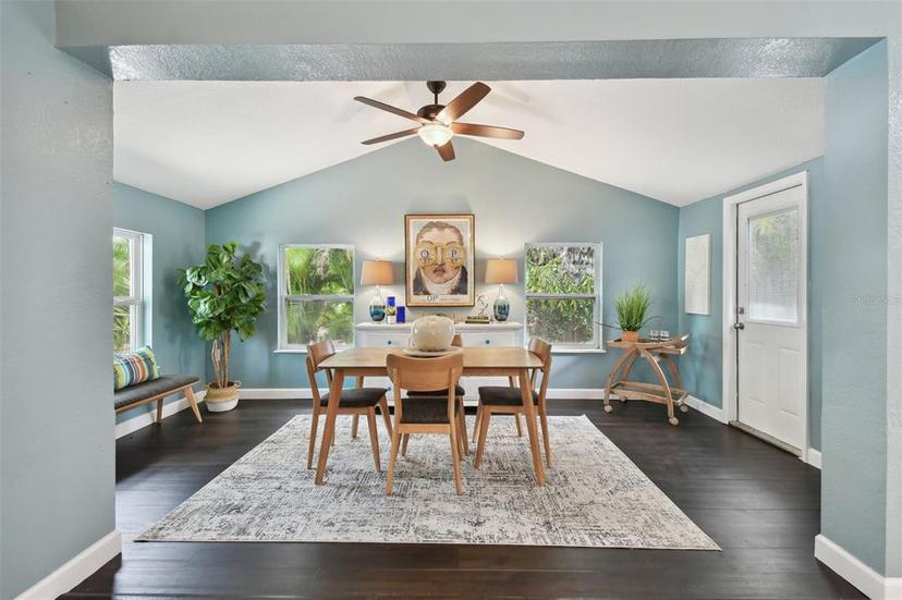 Picture of 130 41St Avenue Ne, St Petersburg FL 33703