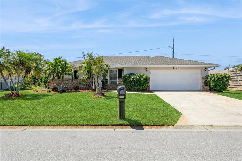 Picture of 560 Oxford Drive, Venice FL 34293