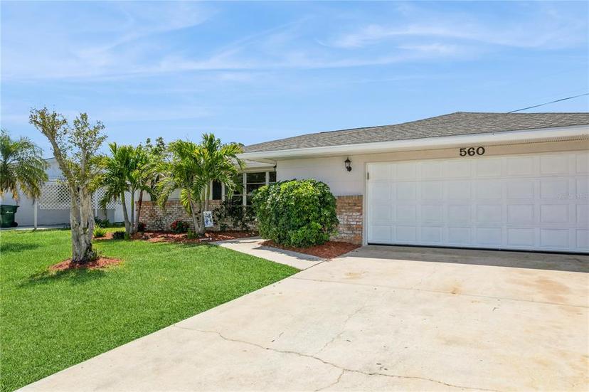 Picture of 560 Oxford Drive, Venice FL 34293