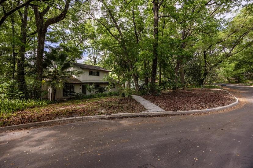 Picture of 3809 NW 10Th Place, Gainesville FL 32605