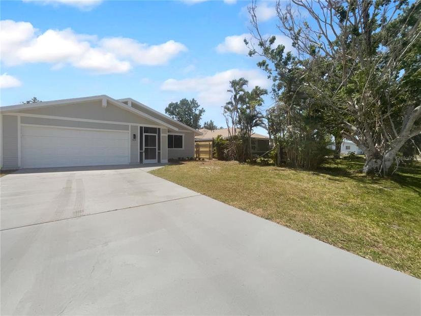 Picture of 804 Pineland Avenue, Venice FL 34285