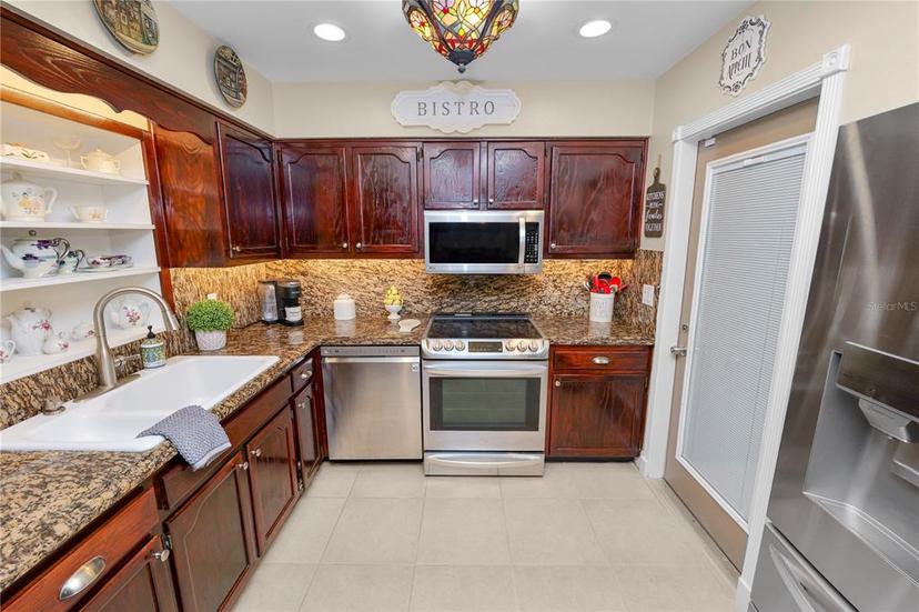 Picture of 7814 Lakeside Boulevard, Tampa FL 33614