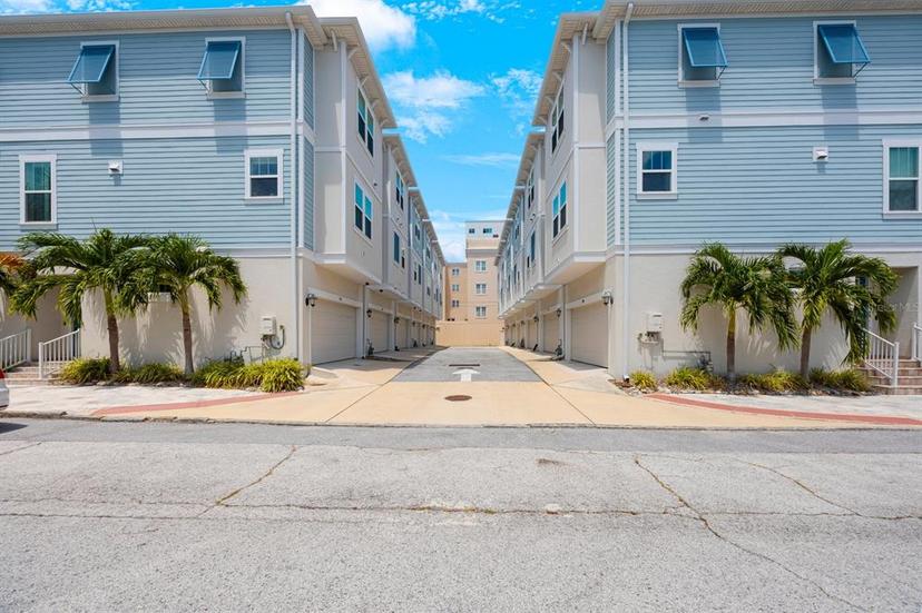 Picture of 813 Burlington Avenue N, St Petersburg FL 33701