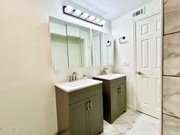 Picture of 370 S Center Street, Ormond Beach, FL 32174