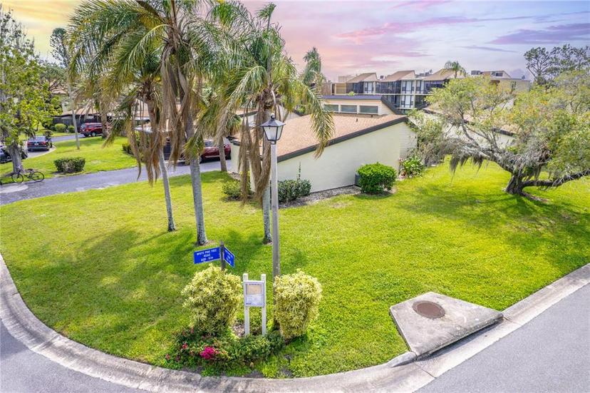 Picture of 633 White Pine Tree Road Unit 27, Venice FL 34285