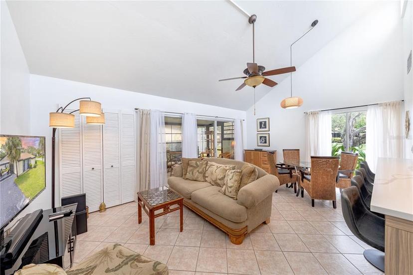 Picture of 633 White Pine Tree Road Unit 27, Venice FL 34285