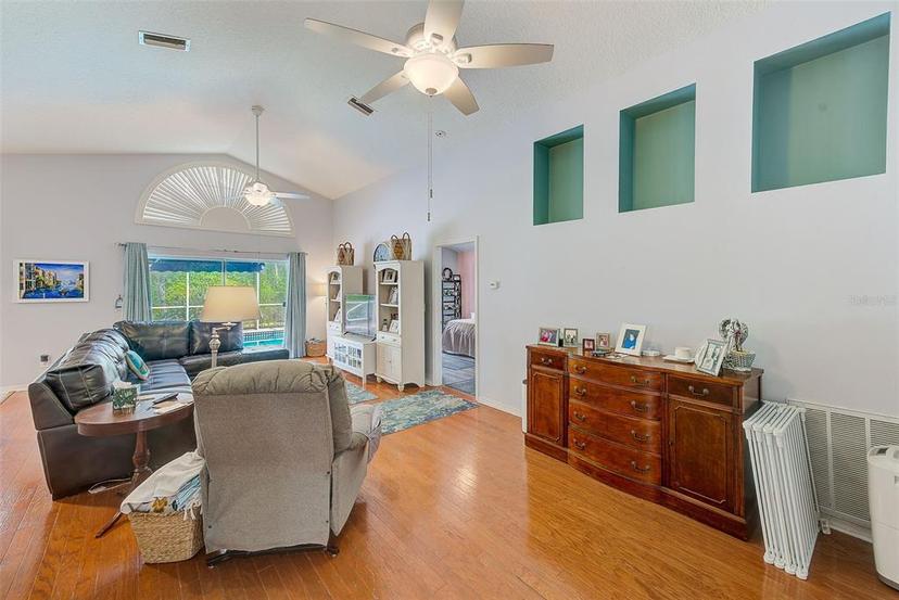 Picture of 18035 Palm Breeze Drive, Tampa FL 33647