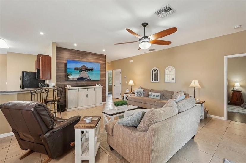 Picture of 563 19Th Street Nw, Ruskin FL 33570