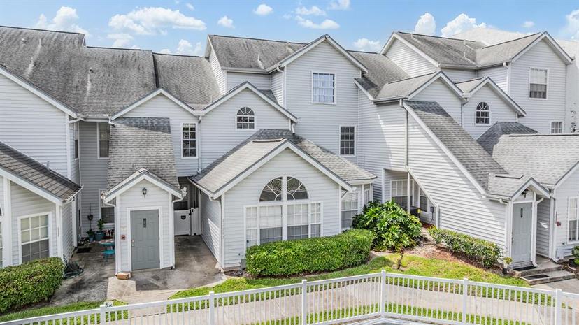 Picture of 12233 Armenia Gables Circle Unit 12233, Tampa FL 33612