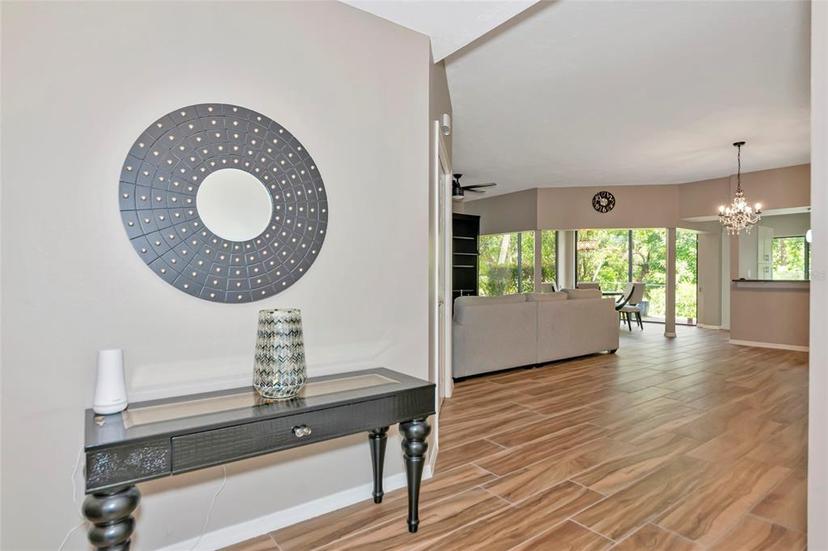 Picture of 1712 Starling Drive Unit 101, Sarasota FL 34231
