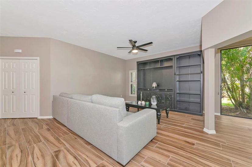 Picture of 1712 Starling Drive Unit 101, Sarasota FL 34231