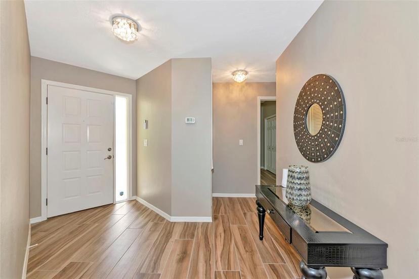 Picture of 1712 Starling Drive Unit 101, Sarasota FL 34231