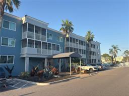Picture of 2755 Coconut Bay Lane Unit 1313 (3M), Sarasota, FL 34237