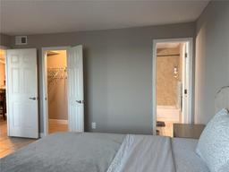 Picture of 2755 Coconut Bay Lane Unit 1313 (3M), Sarasota, FL 34237