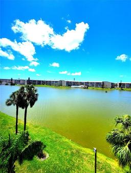 Picture of 3454 Lake Bayshore Drive 420 Bldg P, Bradenton, FL 34205