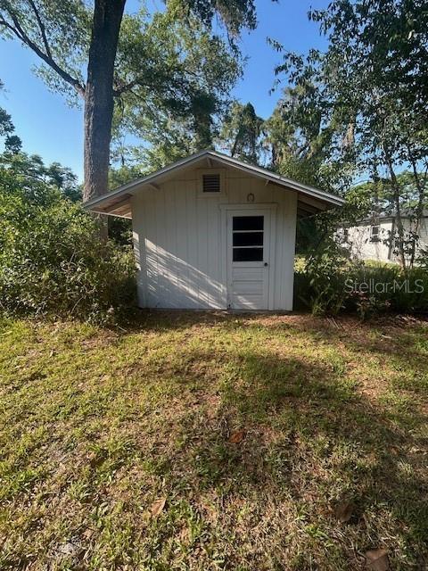 Picture of 328 W Connecticut Avenue, Lake Helen FL 32744