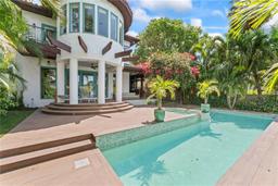Picture of 90 Bahama Circle, Tampa, FL 33606