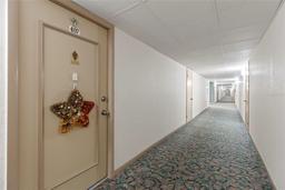 Picture of 19029 Us Highway 19 N Unit 9-407, Clearwater, FL 33764