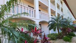 Picture of 19029 Us Highway 19 N Unit 8-13, Clearwater, FL 33764