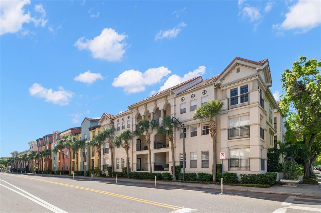 Picture of 2410 W Azeele Street Unit 228, Tampa, FL 33609