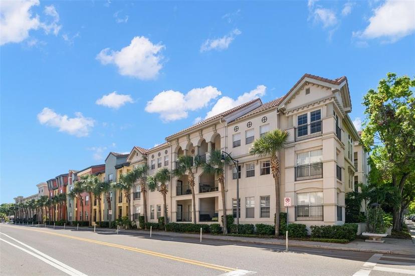 Picture of 2410 W Azeele Street Unit 228, Tampa FL 33609